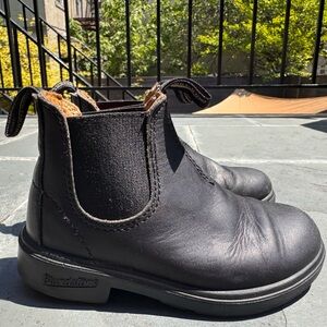 Blundstone classic black Chelsea boots. Size 10 kids.